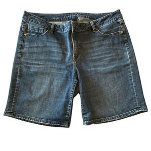 Lane Bryant Mid Rise Zip Fly Stretch Bermuda Denim Jean Shorts Blue Size 18